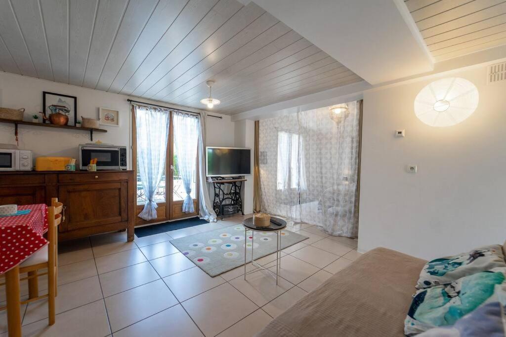 Flat Apartment *