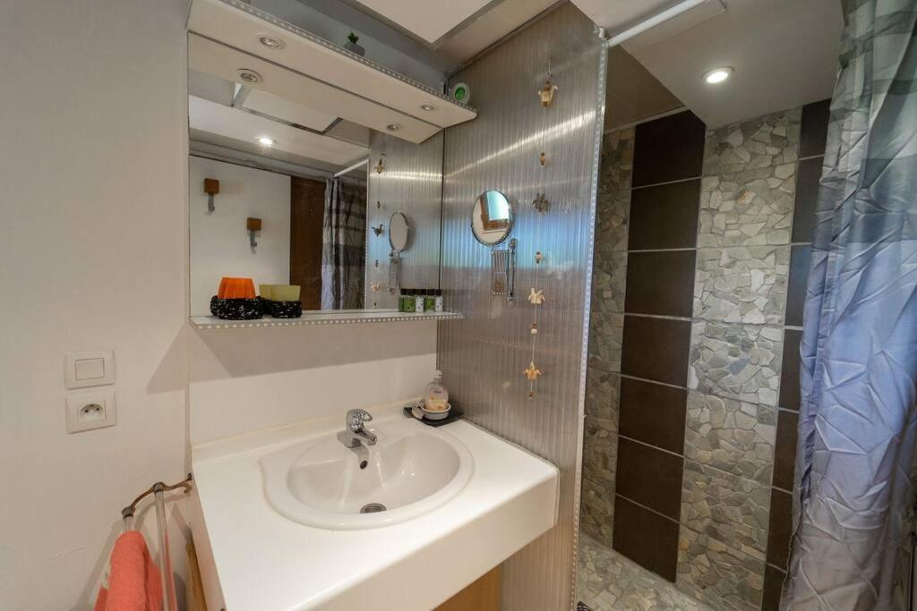 Apartment Flat *